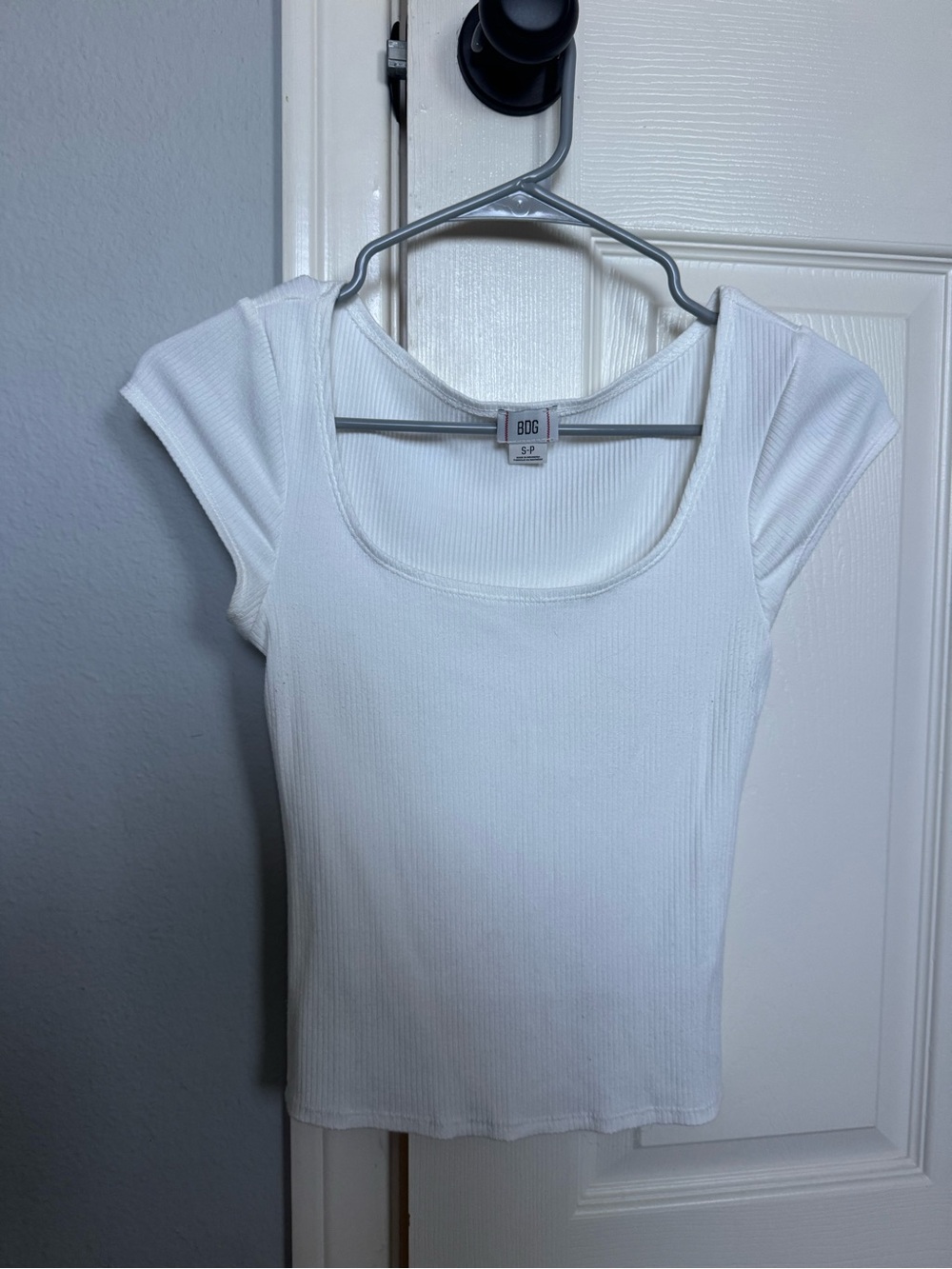 BDG White Ribbed Scoop Neck Cap Sleeve Tee